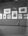 830814 Afbeelding van een tentoonstelling georganiseerd door het Genootschap Kunstliefde in het gebouw voor Kunsten en ...